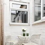 Station House - Quaint Victorian With Free Parking York