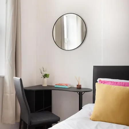 בית נופש Station House - Quaint Victorian With Free Parking יורק