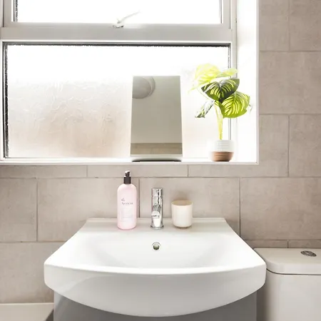 בית נופש Station House - Quaint Victorian With Free Parking *