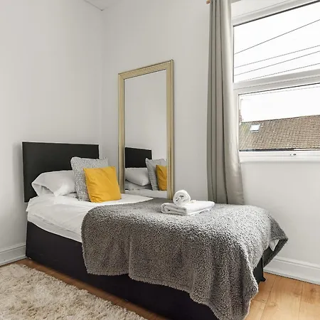 Station House - Quaint Victorian With Free Parking *