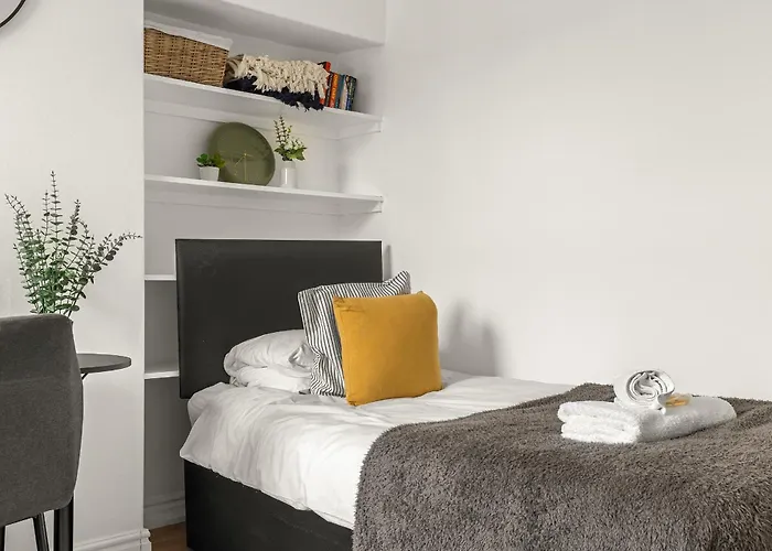 Station House - Quaint Victorian With Free Parking *