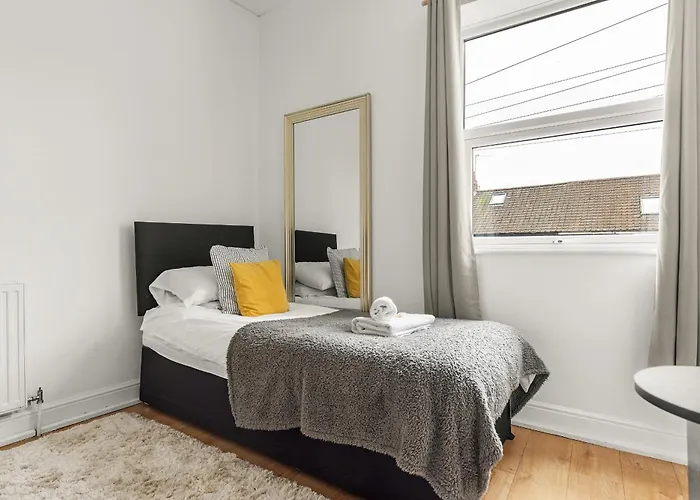 Station House - Quaint Victorian With Free Parking *