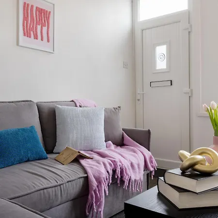 Station House - Quaint Victorian With Free Parking